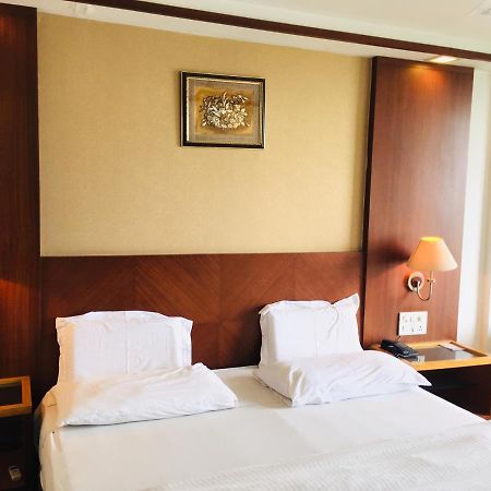 Hotel Jammu Ashok Exteriör bild