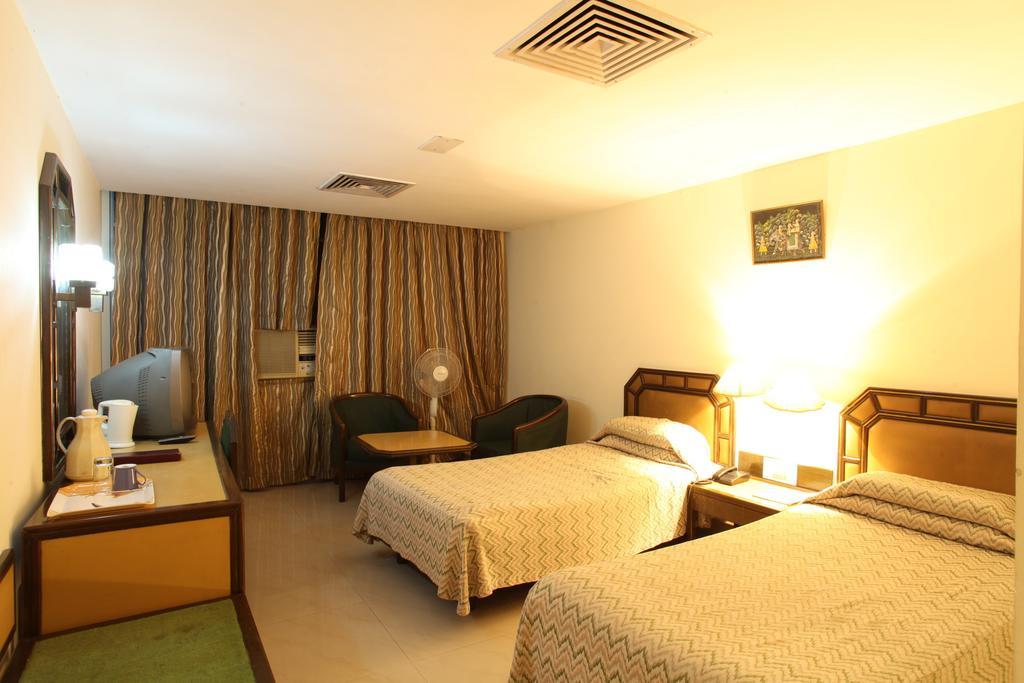 Hotel Jammu Ashok Rum bild