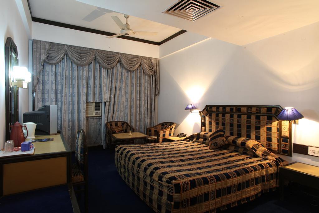 Hotel Jammu Ashok Rum bild