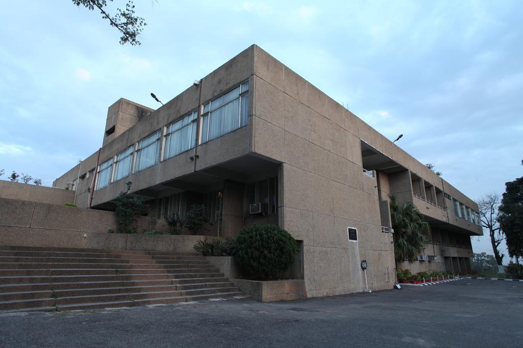 Hotel Jammu Ashok Exteriör bild