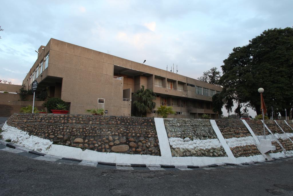 Hotel Jammu Ashok Exteriör bild