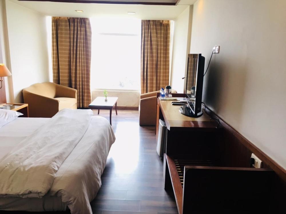 Hotel Jammu Ashok Exteriör bild