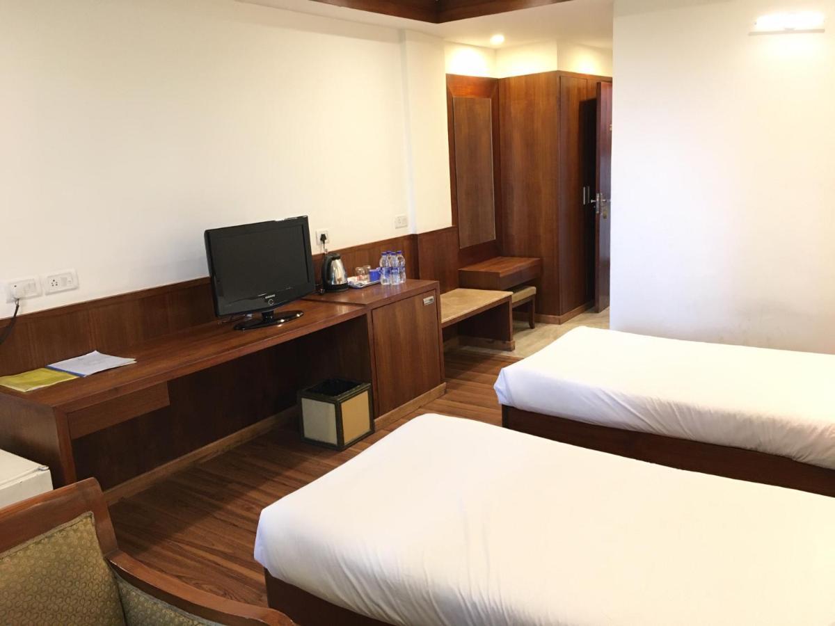 Hotel Jammu Ashok Exteriör bild